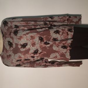 Simply Vera Vera Wang sweater, size S.  Like new condition.